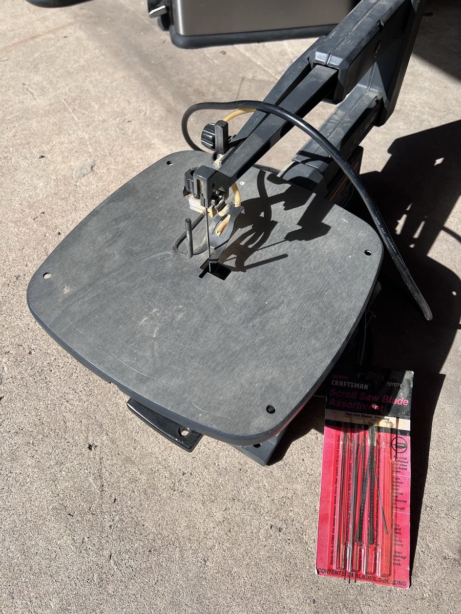 Sears Craftsman 16-in. Direct Drive Variable Speed Scroll Saw with Saw Blade Assortment