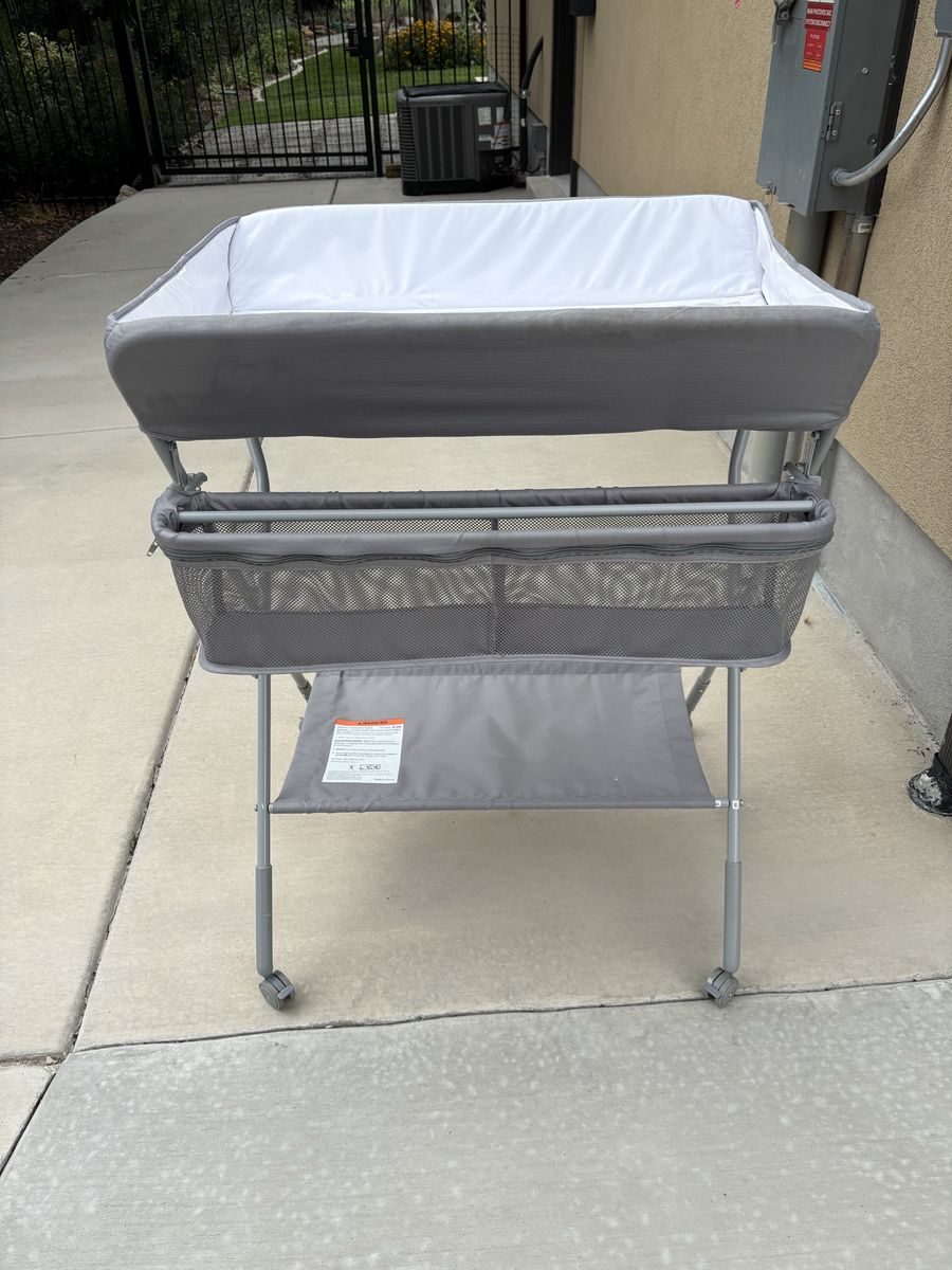 Portable changing table