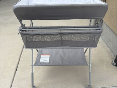 Portable changing table