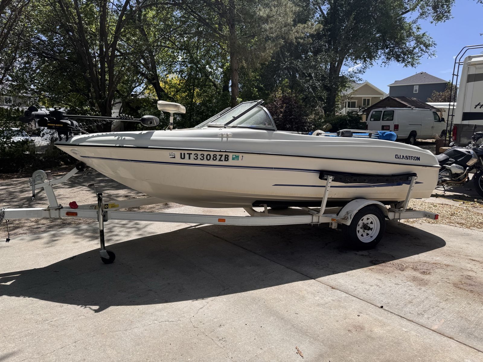Glastron mx-175 fishing and tubing boat