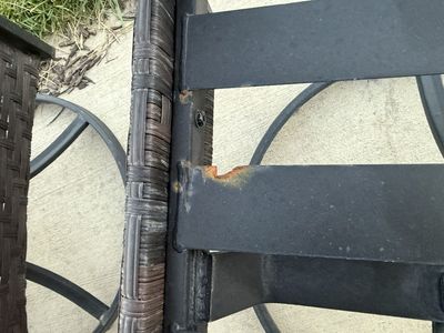 8 Outdoor Chairs And Cushions