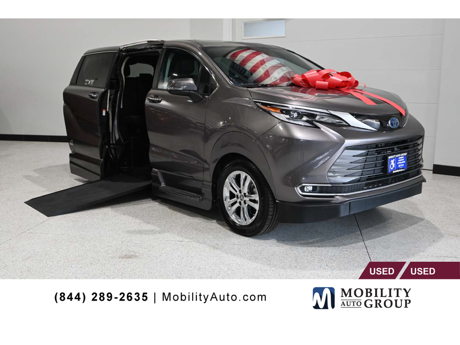 2022 Toyota Sienna Platinum 7-Passenger
