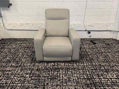 COSTCO WREN ZERO GRAVITY POWER LEATHER RECLINER W/ POWER HEADREST!!