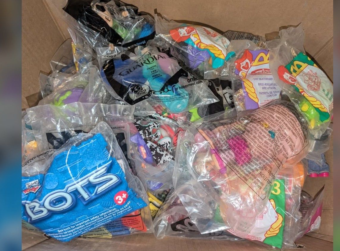 Vintage Huge lot of 50 - Vtg 1990s & Y2K Restaurant McDonalds Burger King Kids Meal Toys NEW