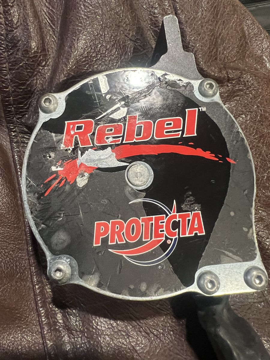 Carabiner retractable