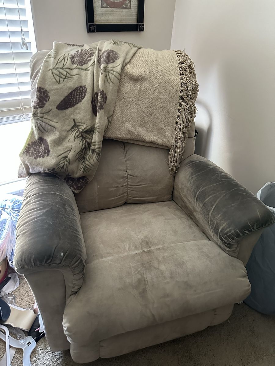 Used Beige Recliner Chair - Comfortable & Functional
