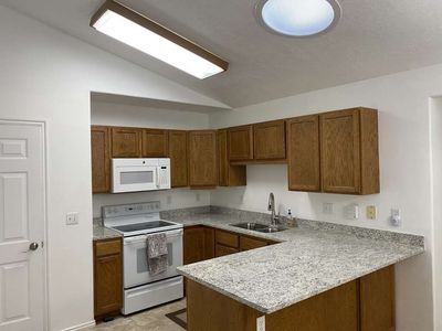 MEN'S PRIVATE SINGLE ROOM IN GREAT LOCATION WITH BEAUTIFUL VIEW!