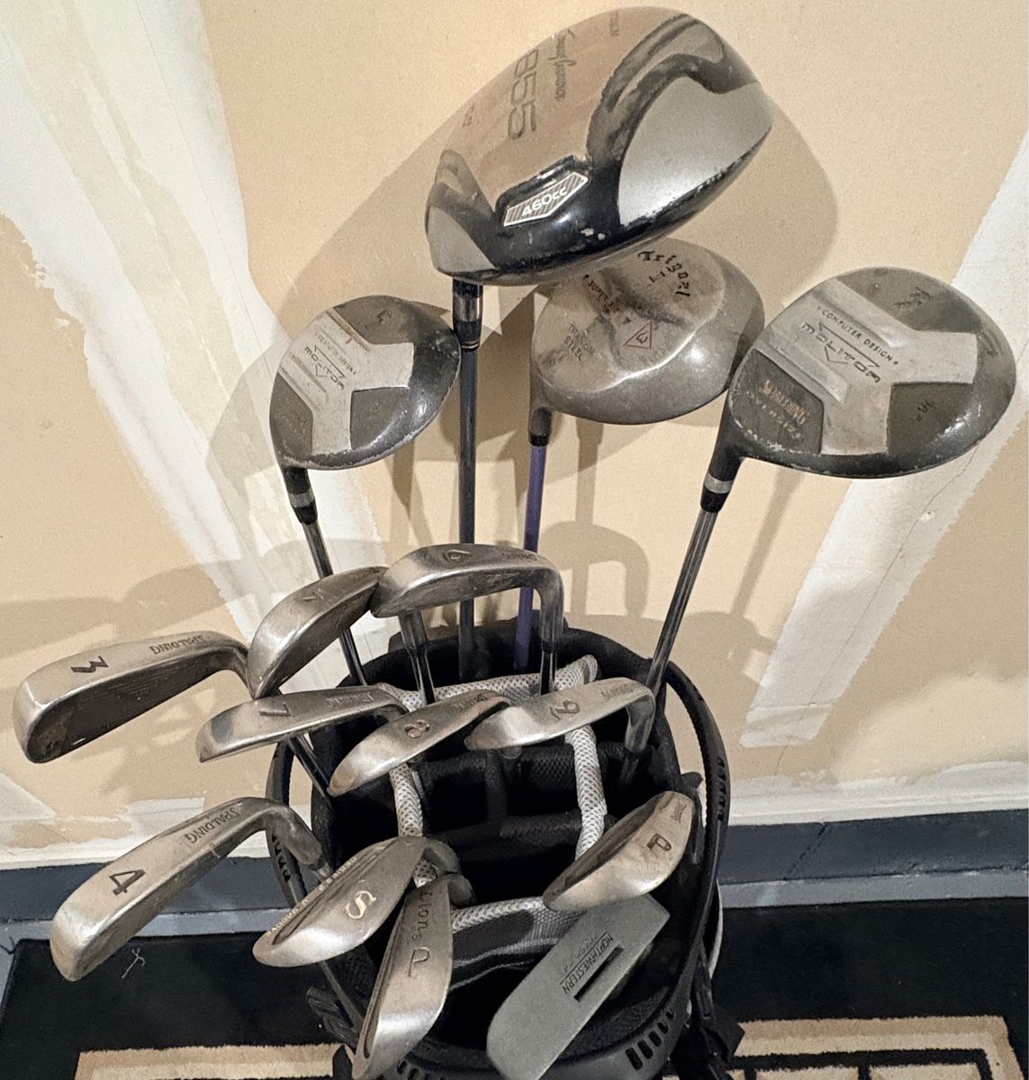 Left handed golf set with bag