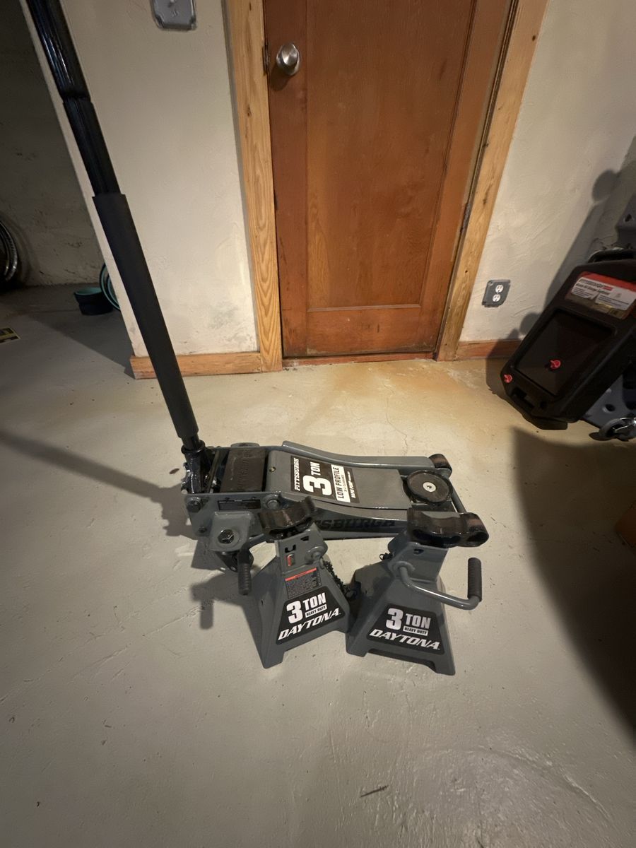 3 Ton Low Profile Car Jack and Jack Stands
