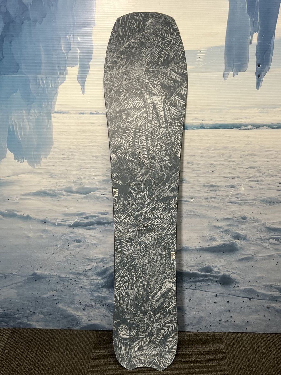 Lightly Used Niche Pyre 2024 Snowboard- 145 cm