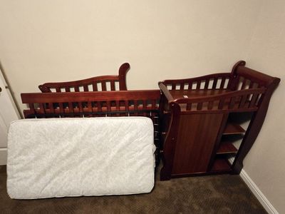Convertible Cherry Wood Crib & Changing Table Combo w/ Mattress
