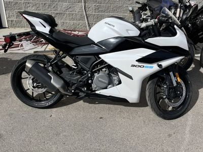 2025 CFMOTO 300SS CF300-5US - C02173-C