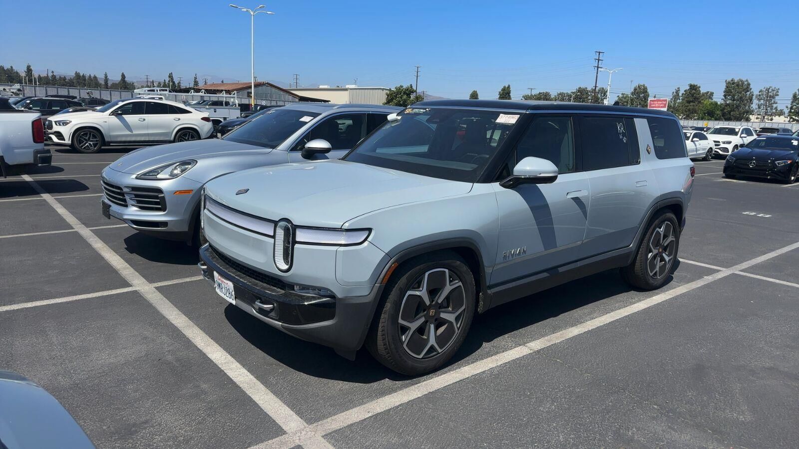 2024 Rivian R1S Adventure