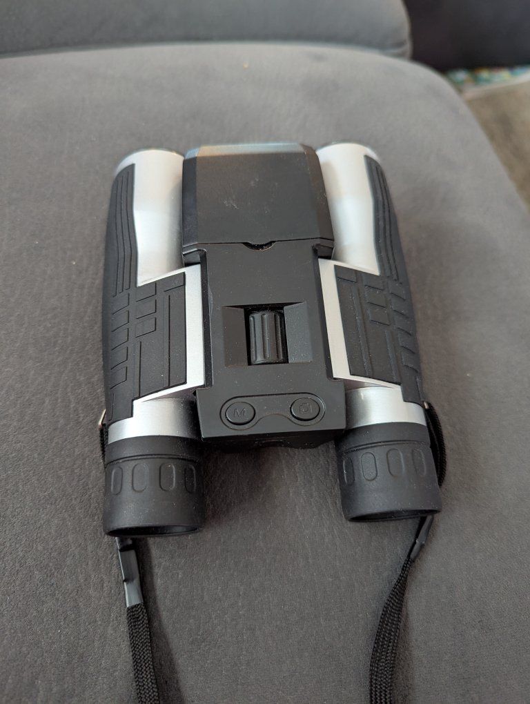 Binoculars with Screen and Image Capture