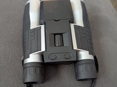 Binoculars with Screen and Image Capture