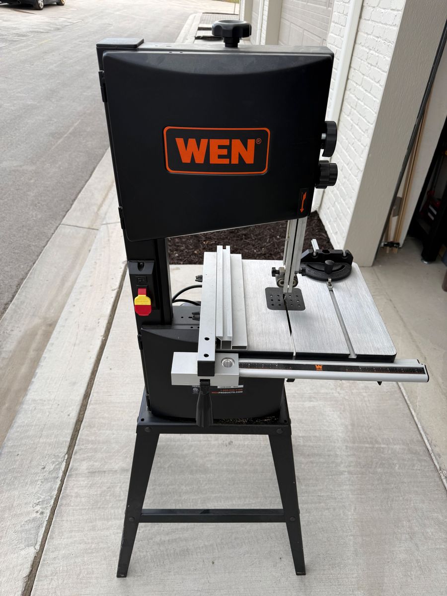 WEN 3.5-Amp 10-Inch Two-Speed Band Saw with Stand and Worklight