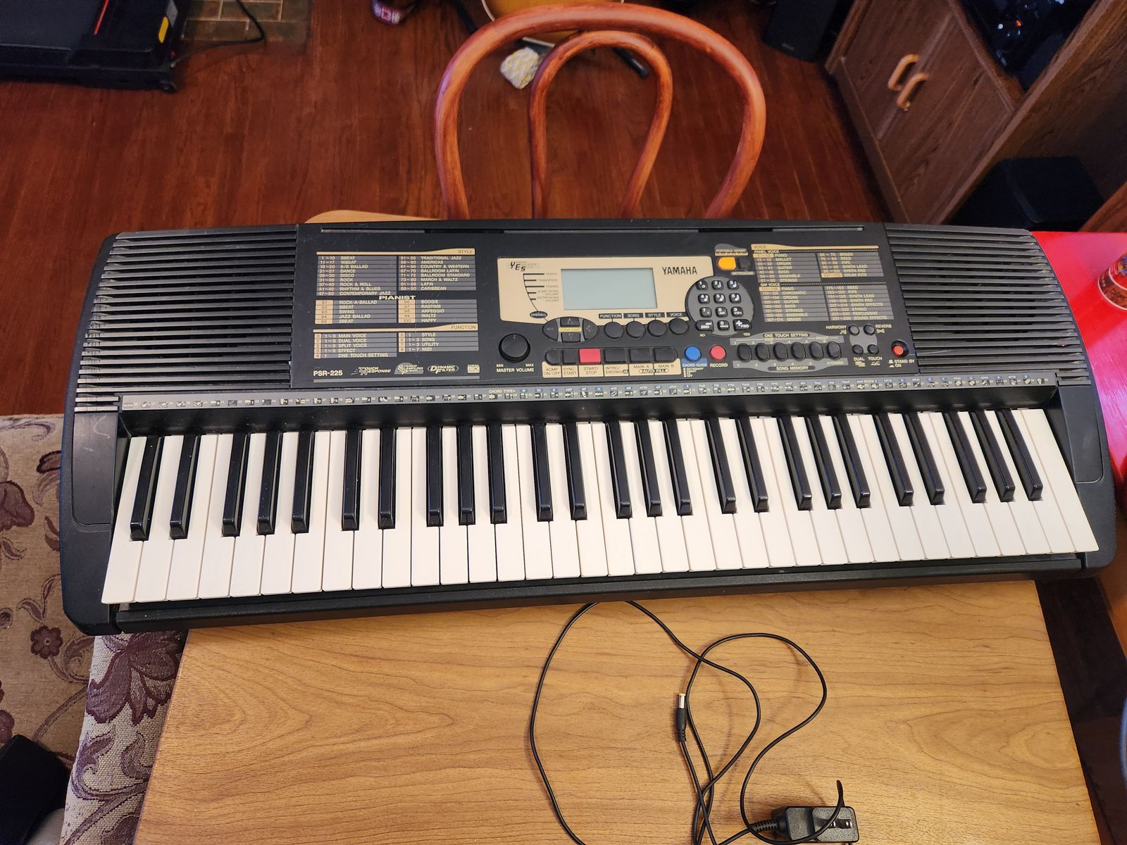 Yamaha DJX PSR-225 keyboard synthesizer with MIDI.  Touch senstive. Works great.  Perfect condition.