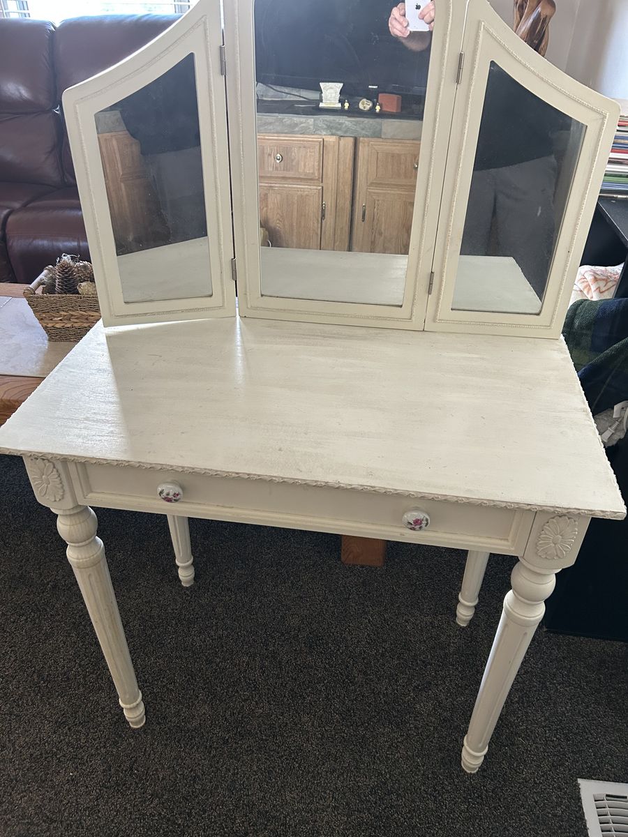 Desk with mirror