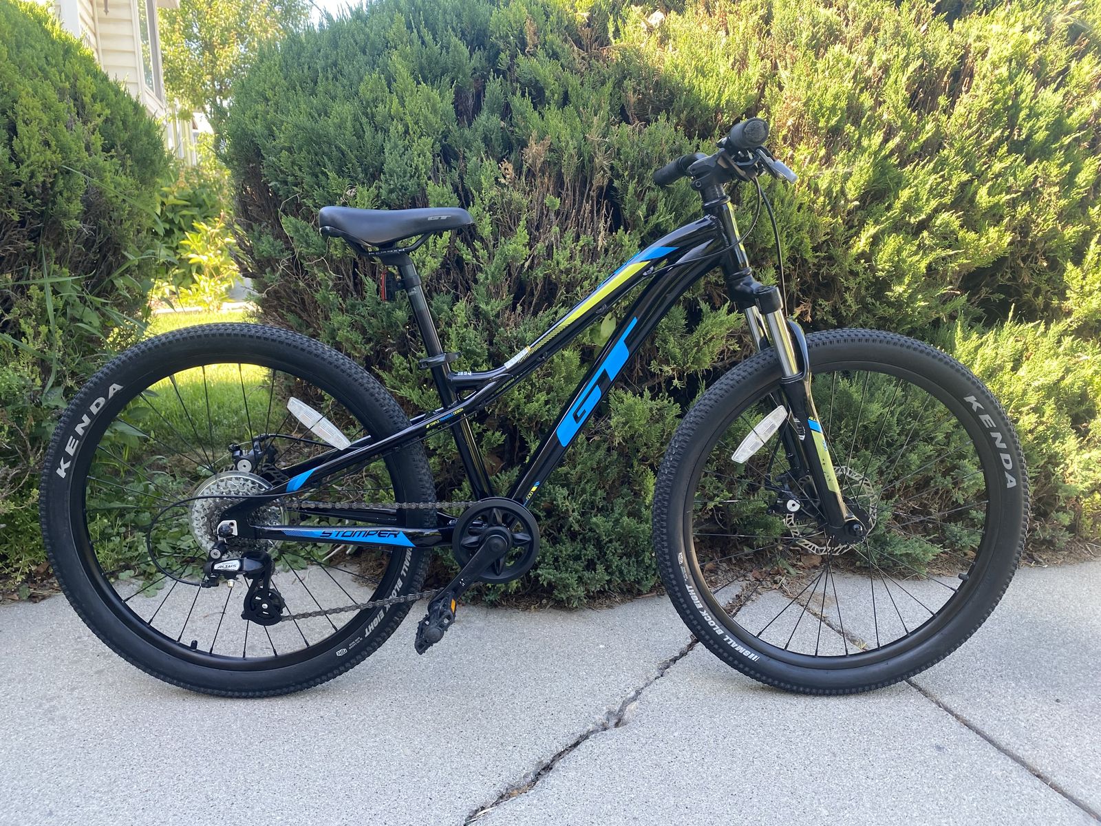 GT STOMPER 24 MOUNTAIN BIKE