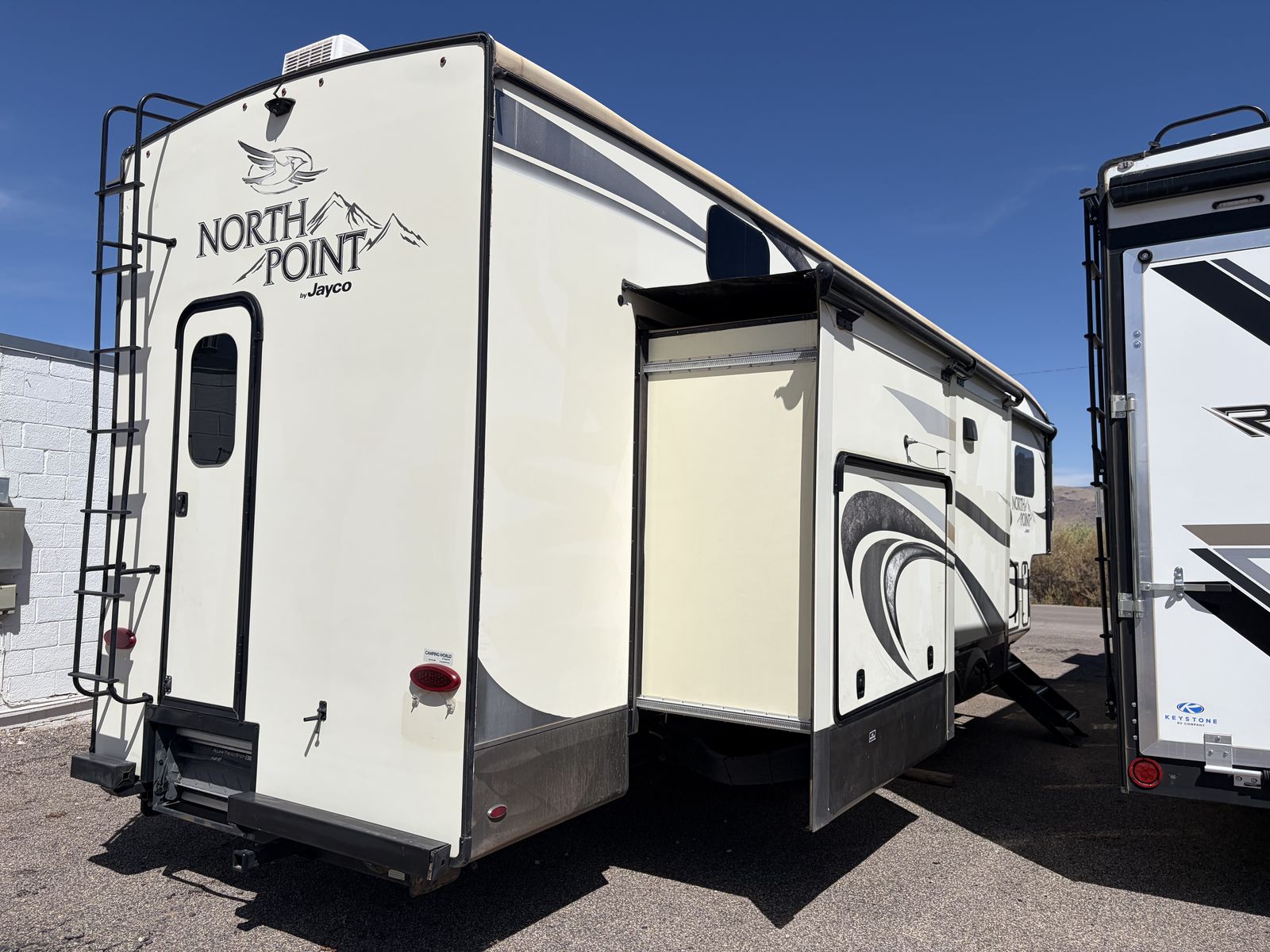 Main image 8