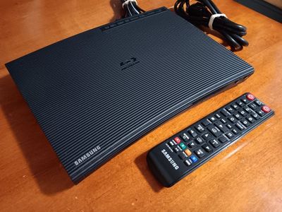 Samsung BD-J5900 Curved Blu-ray CD DVD Player with Wi-Fi, Remote Control & HDMI Cable. Tested. Excellent Conditions!