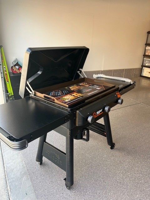 Traeger Flatrock 3 Burner-Brand New