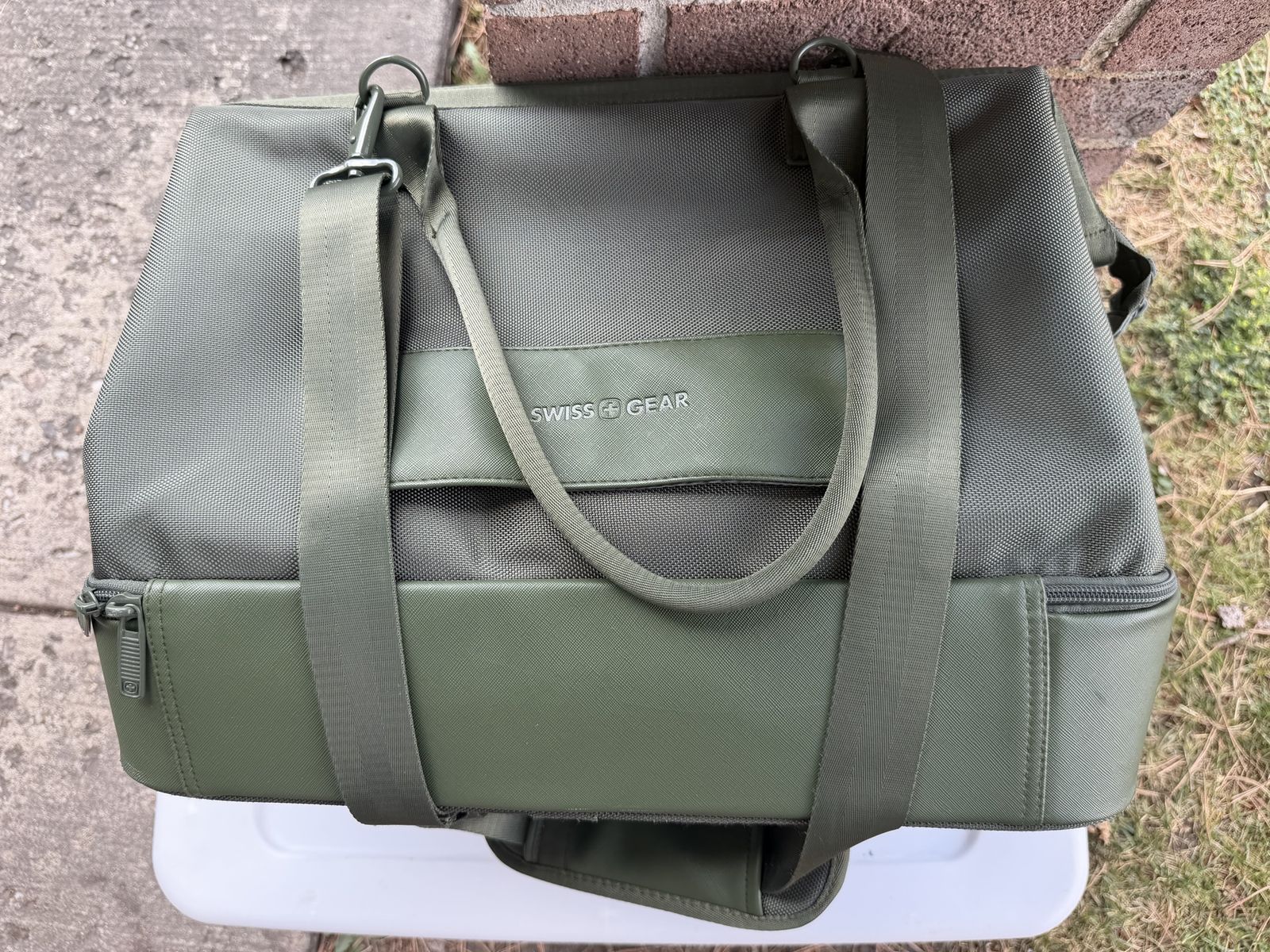 SwissGear Olive Green Travel Duffle Bag with Shoulder Strap