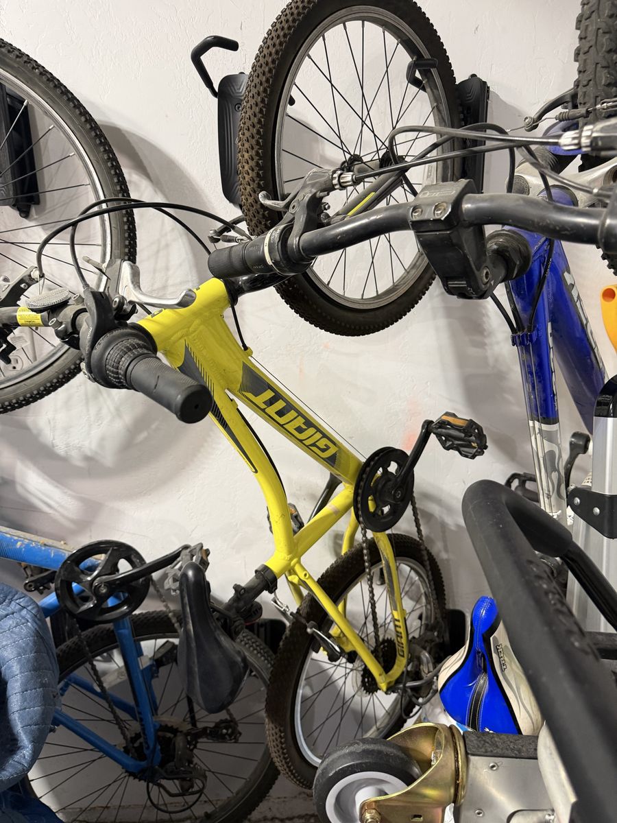 Giant Yellow Youth/Kids Mountain Bike - Good Condition, Ready for Trails!