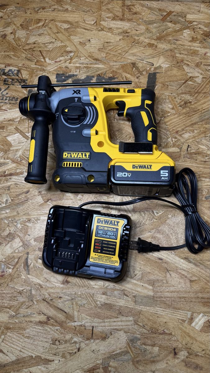 20V MAX XR Cordless Brushless 1 in. SDS Plus L-Shape Rotary Hammer  with battery and charger