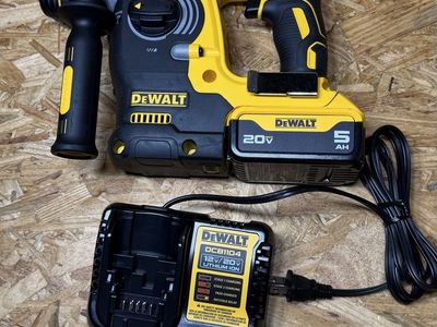 20V MAX XR Cordless Brushless 1 in. SDS Plus L-Shape Rotary Hammer with battery and charger