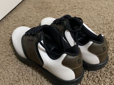 Golf shoes