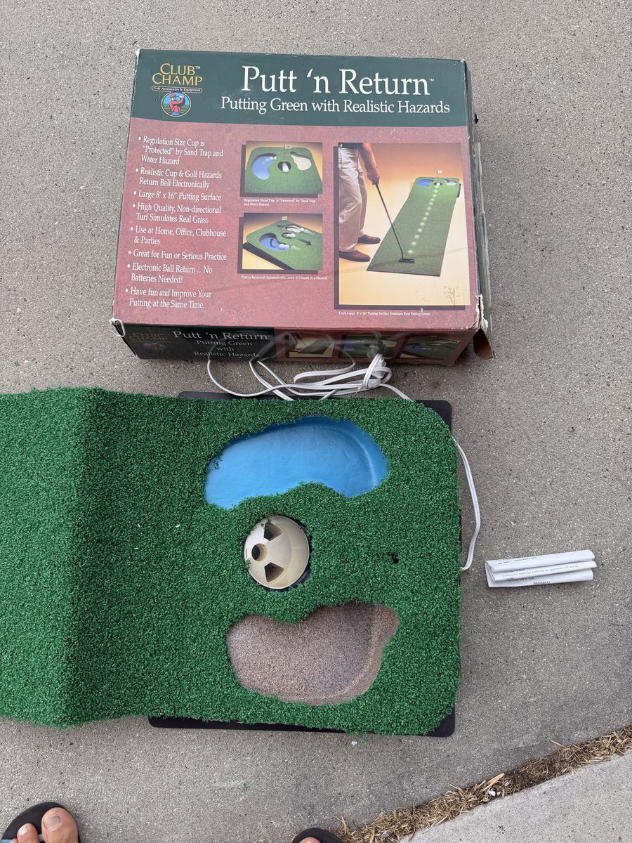 Club Champ Putt 'n Return Indoor Putting Green with Hazards