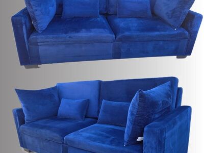 Royal Blue Velvet Sofa!
Gorgeous larg