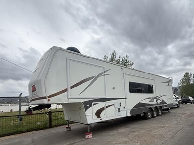 2008 Alpenlite 40’ Toy Hauler – 12' garage