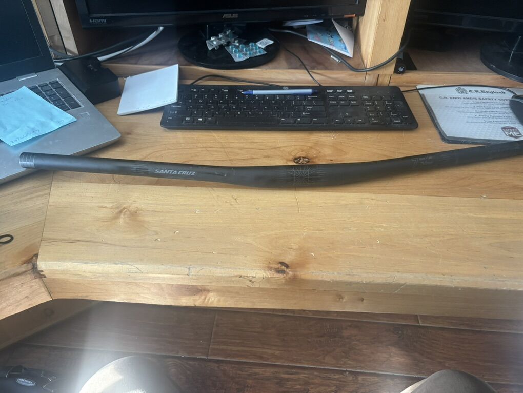 Santa Cruz Carbon Bar