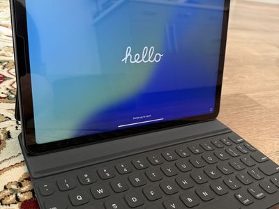 iPad Air 4th Gen w/ Apple Pencil + Apple Smart Keyboard case + etc.