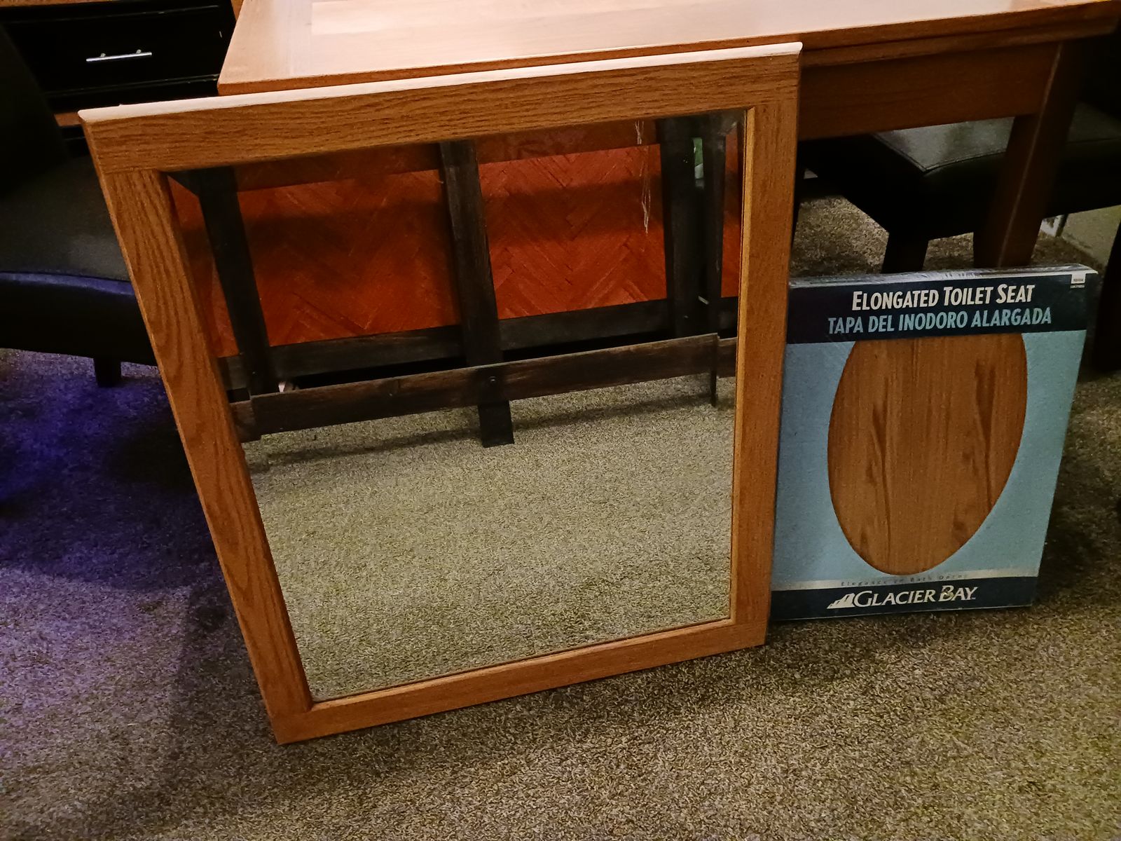 BRAND NEW IN BOX OAK TOILET SEAT AND MIRROR