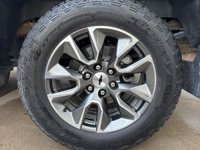 Chevrolet Silverado 1500 OEM Wheels & Tires 20