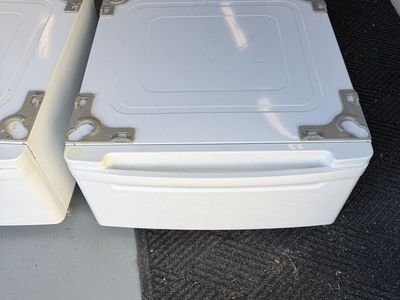 LG Washer and dryer pedestal stands with drawers