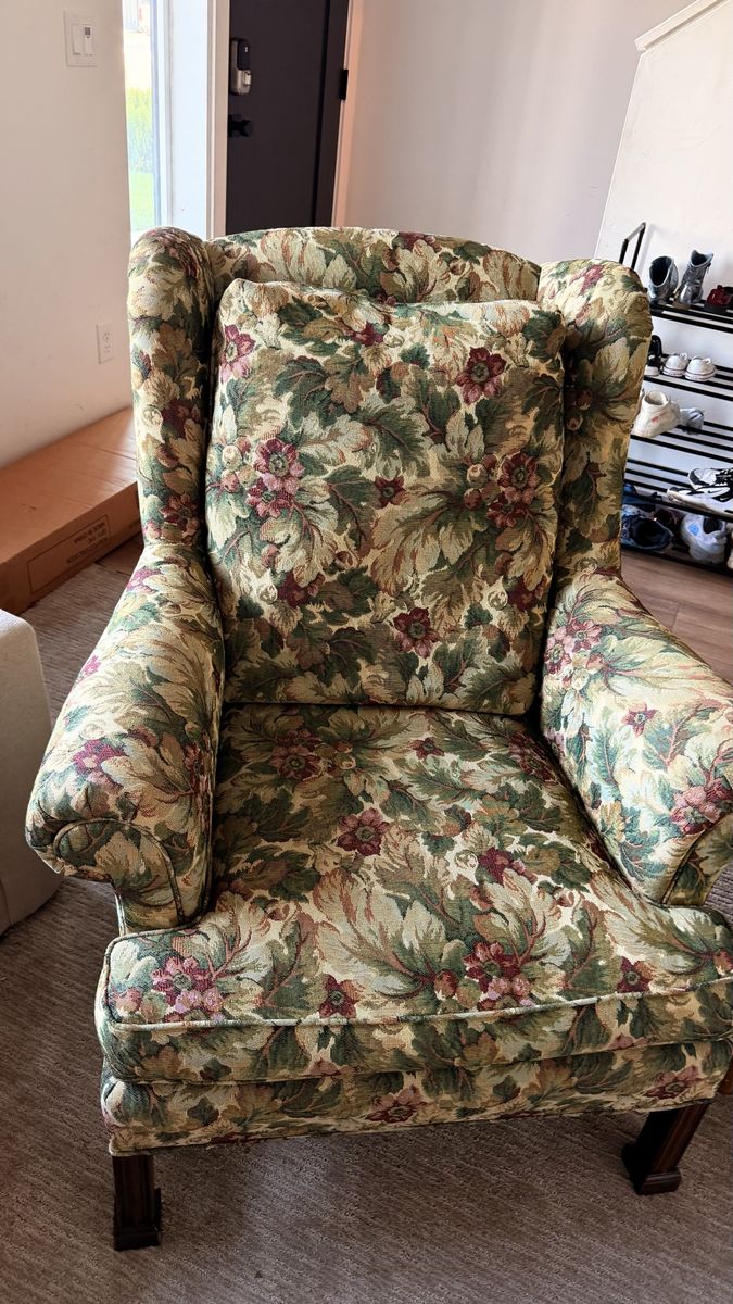Vintage Thomasville Floral Wingback Armchair (Solid Wood Frame) Sillón Vintage Thomasville Floral Wi