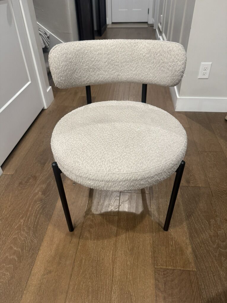 Dinning Table Chairs ( 4 of them)