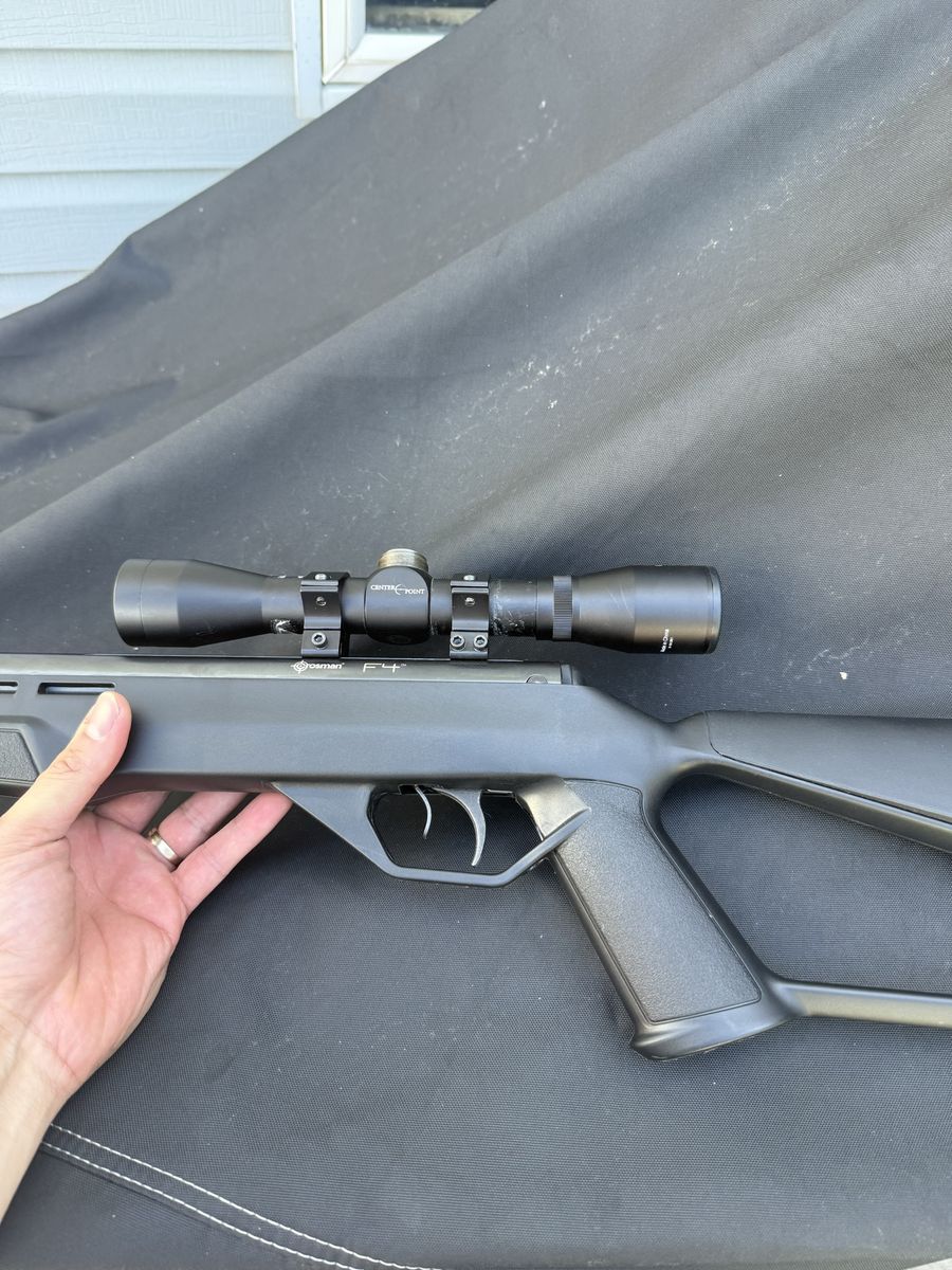 Crosman F4 Air Rifle with CenterPoint 4x32 Scope