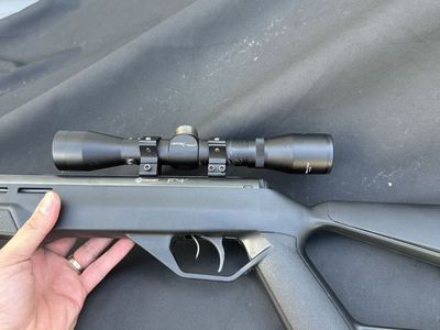 Crosman F4 Air Rifle with CenterPoint 4x32 Scope