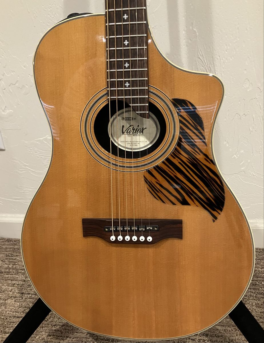 LINE 6 VARIAX ACOUSTIC 700 MODELING GUITAR /w Extras