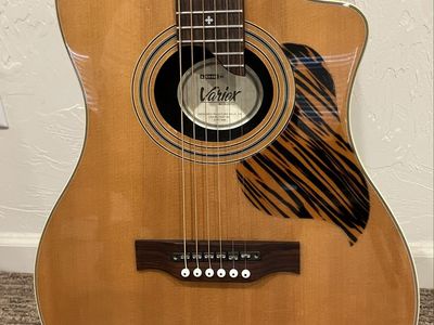 LINE 6 VARIAX ACOUSTIC 700 MODELING GUITAR /w Extras