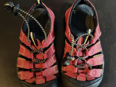 Keen Newport H2 Kids Red Waterproof Sandals - Size 11- Outdoor Water Shoes