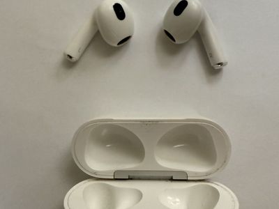 Apple AirPods (3rd Gen)