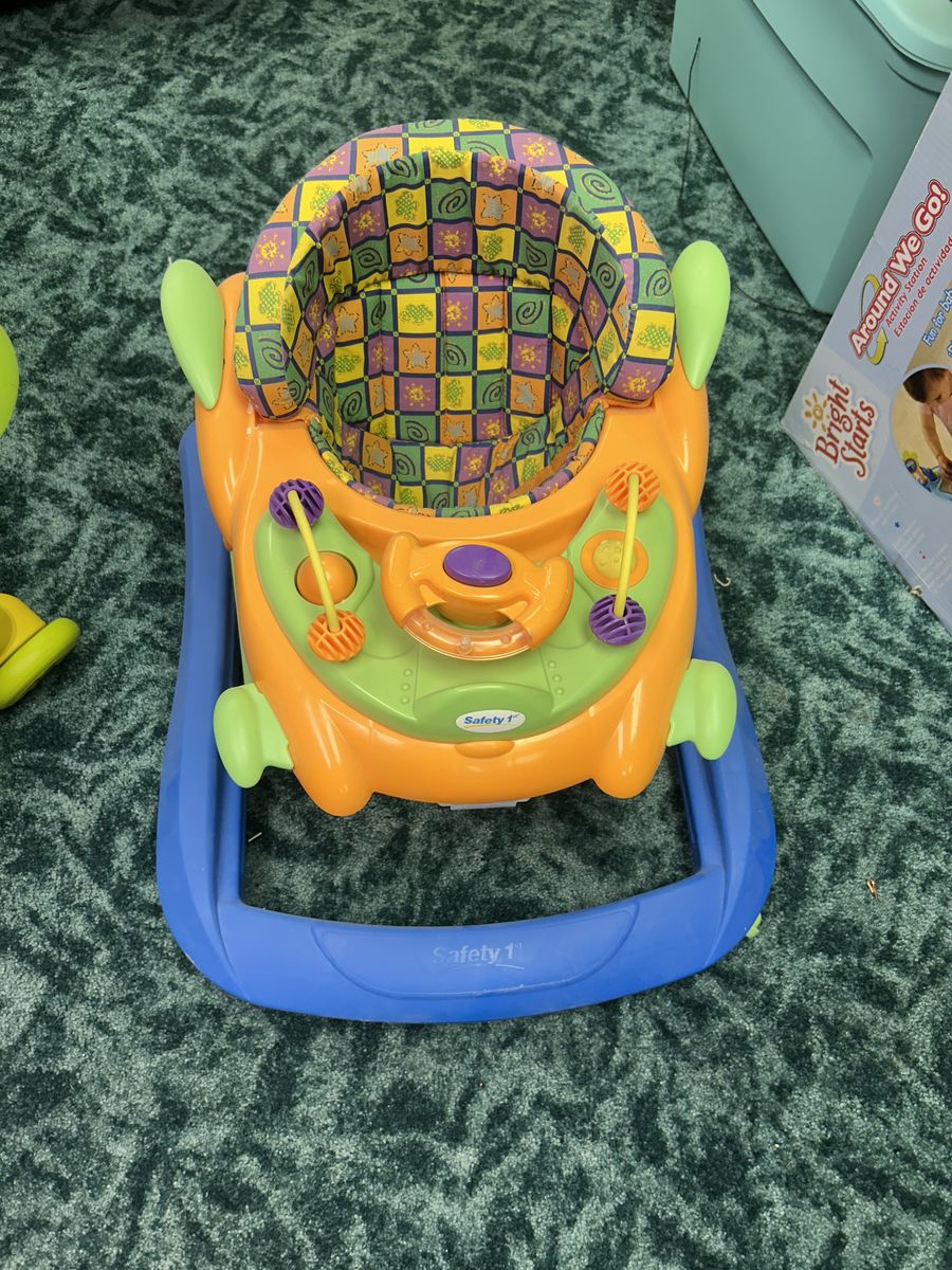 Toddler walker/scooter 
