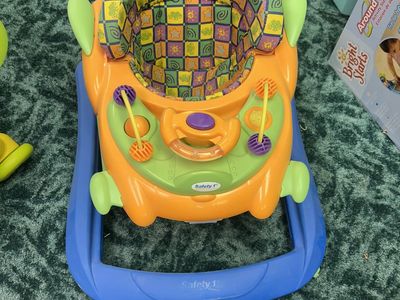 Toddler walker/scooter