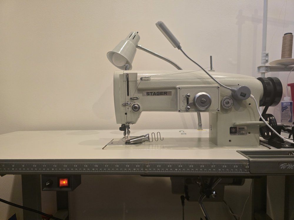 Industrial Walking Foot Sewing Machine + many attachments. STAGER SZ-21-5N